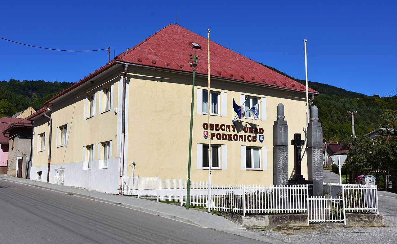 Budova obecného úradu v Podkoniciach